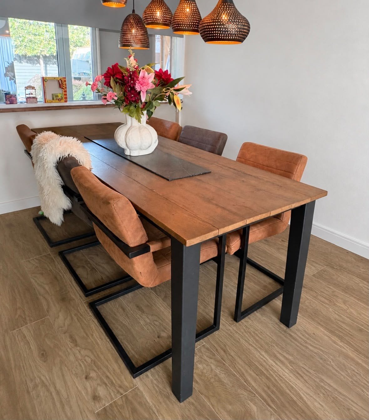 Eikenhouten eettafel met hardhouten zwarte poten, Huis en Inrichting, Ophalen, 200 cm of meer, 50 tot 100 cm, Vijf personen of meer