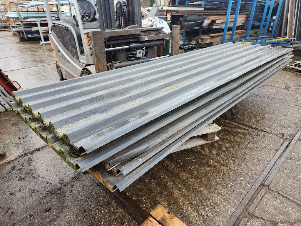 2631 - Geïsoleerde dakpanelen, dakbedekking, Overige materialen, Gebruikt, Zwart, 15 m² of meer