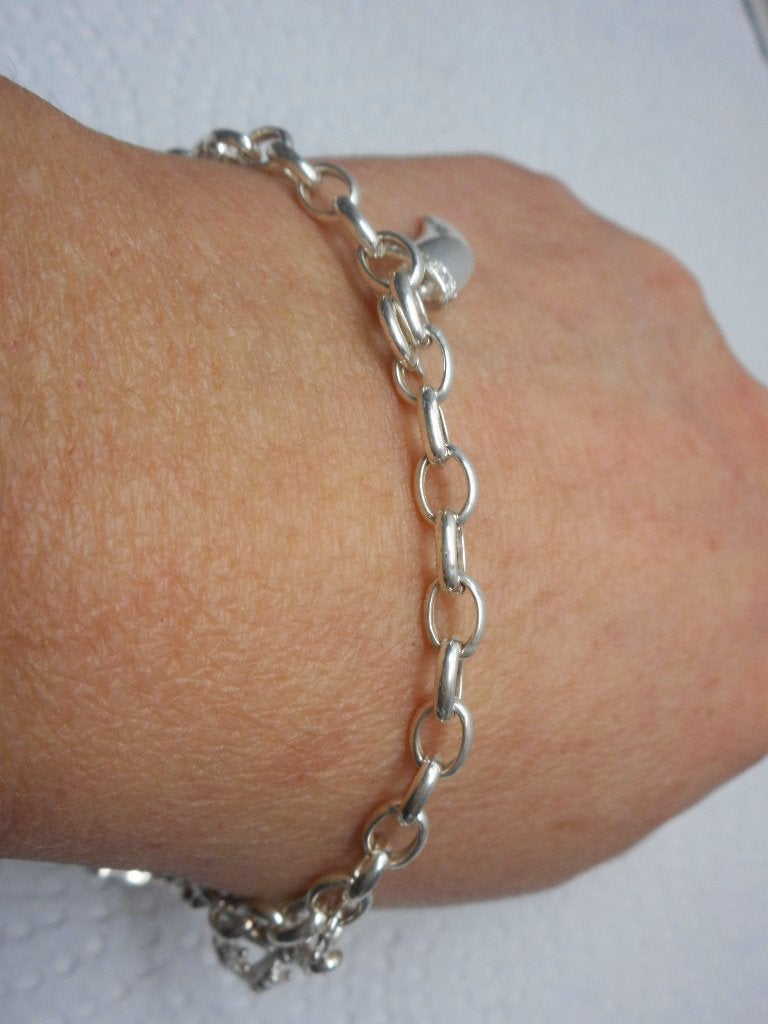 Zilveren schakel armband met 3 afneembare bedels nr.1134, Verzenden, Zo goed als nieuw, Met bedels of kralen, Zilver