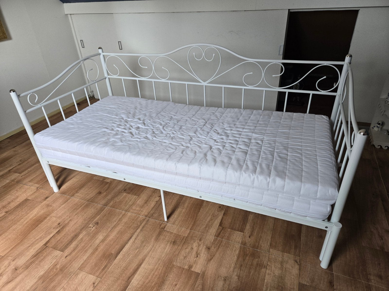 Metalen slaapbank wit, Ophalen, 90 cm, Eenpersoons, Wit