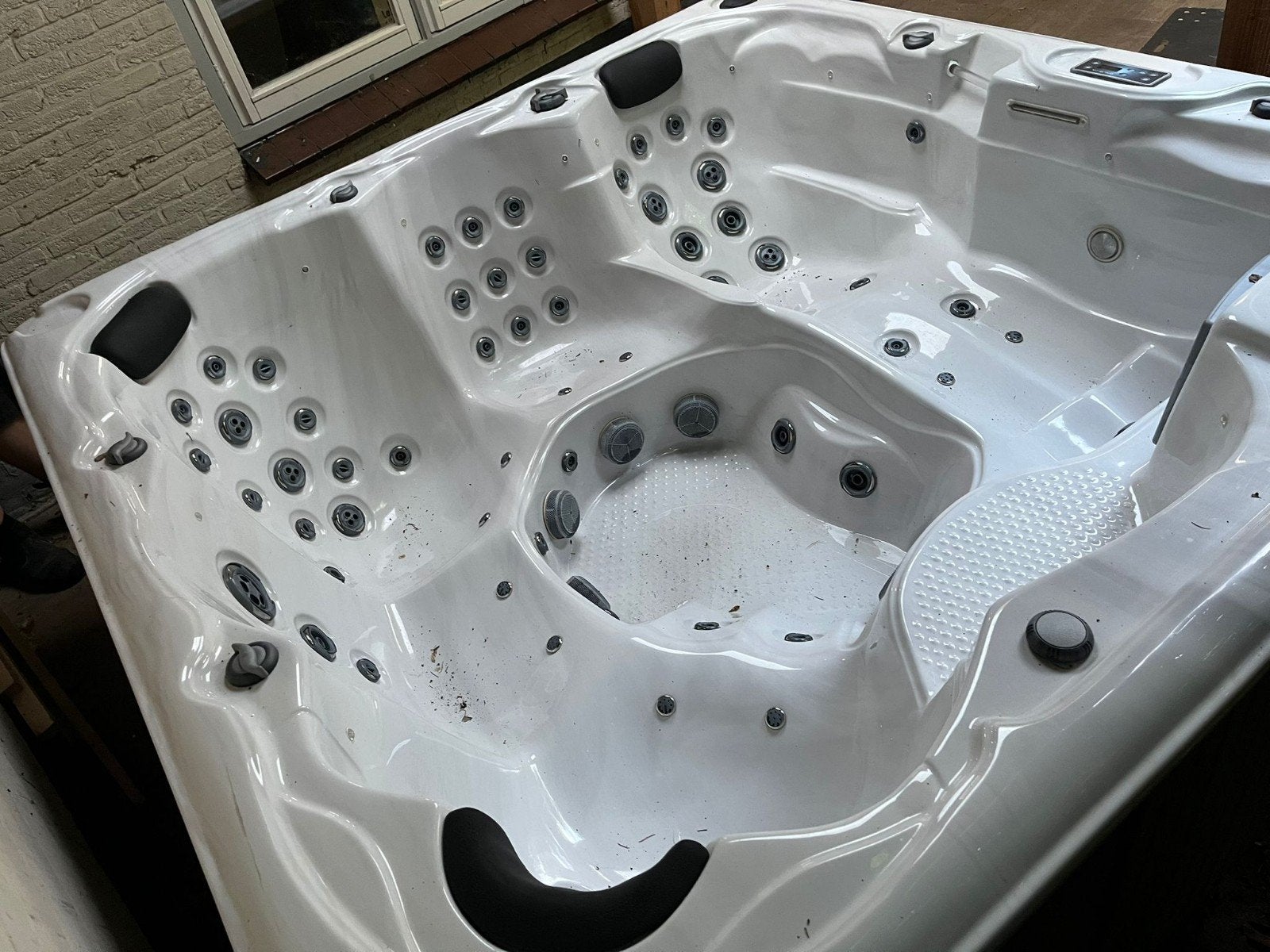 Mooie jacuzzi / spa / bubbelbad, Ophalen
