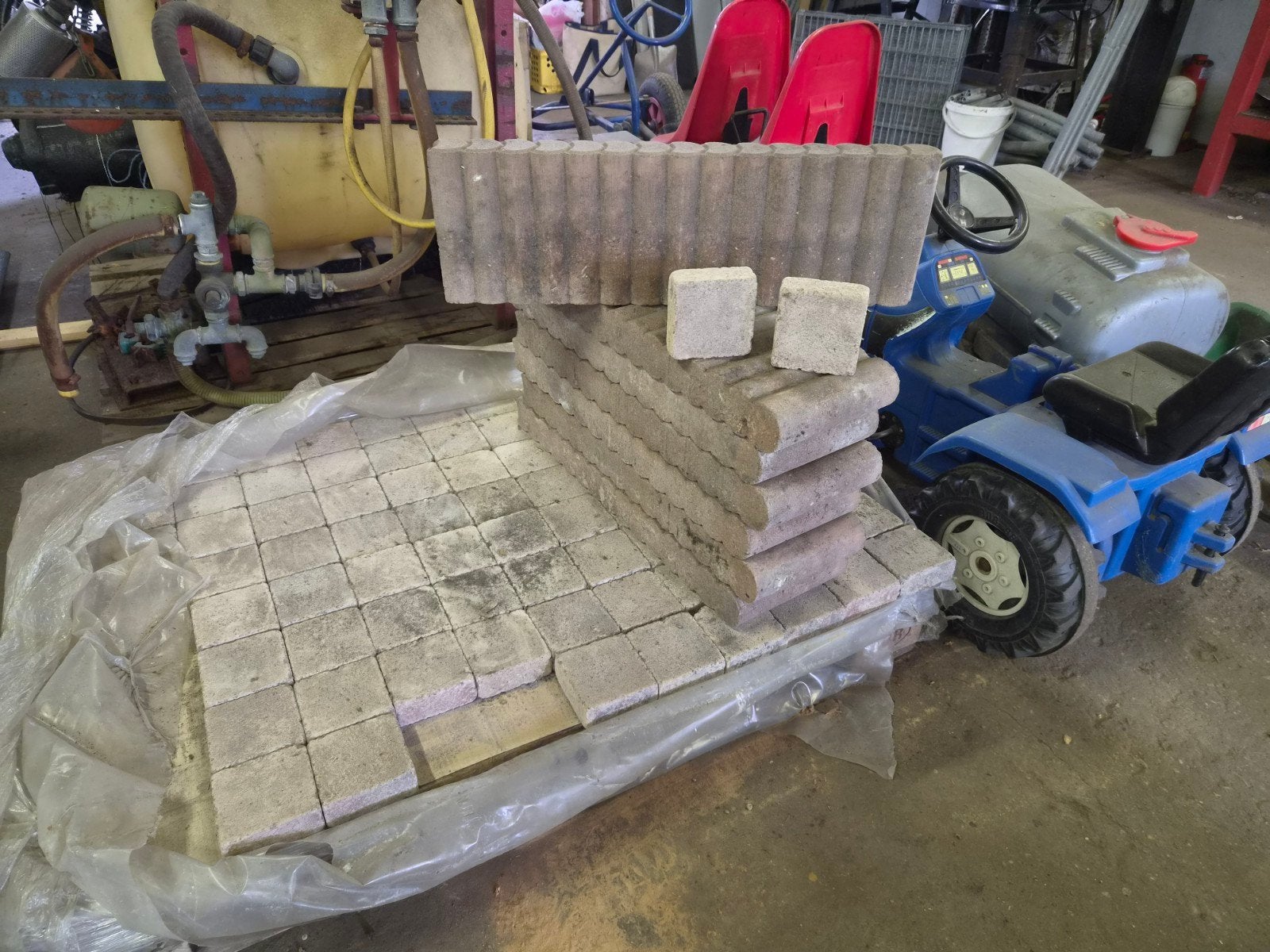 Gebruikte betonnen terrasbandjes en terrasklinkers, Tuin en Terras, Ophalen, Gebruikt, Klinkers, 5 tot 10 m²