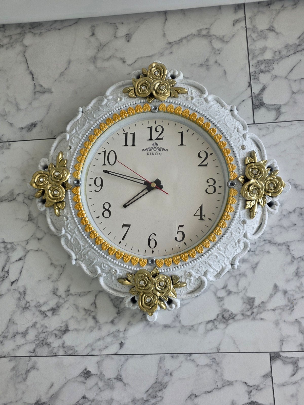 De wandklok heeft een afmeting van 45 cm en functioneert naa, Ophalen of Verzenden, Wandklok
