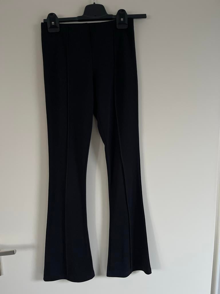 Zwarte flared broek maat 152, Ophalen, Zo goed als nieuw, Meisje, Broek