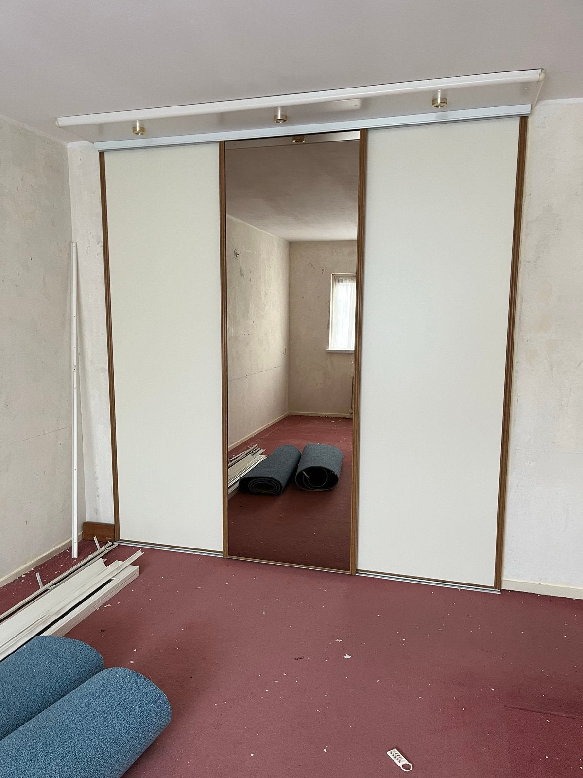 Schuifwand met spiegel (crème/hout), Met plank(en), Gebruikt, 200 cm of meer, 150 tot 200 cm