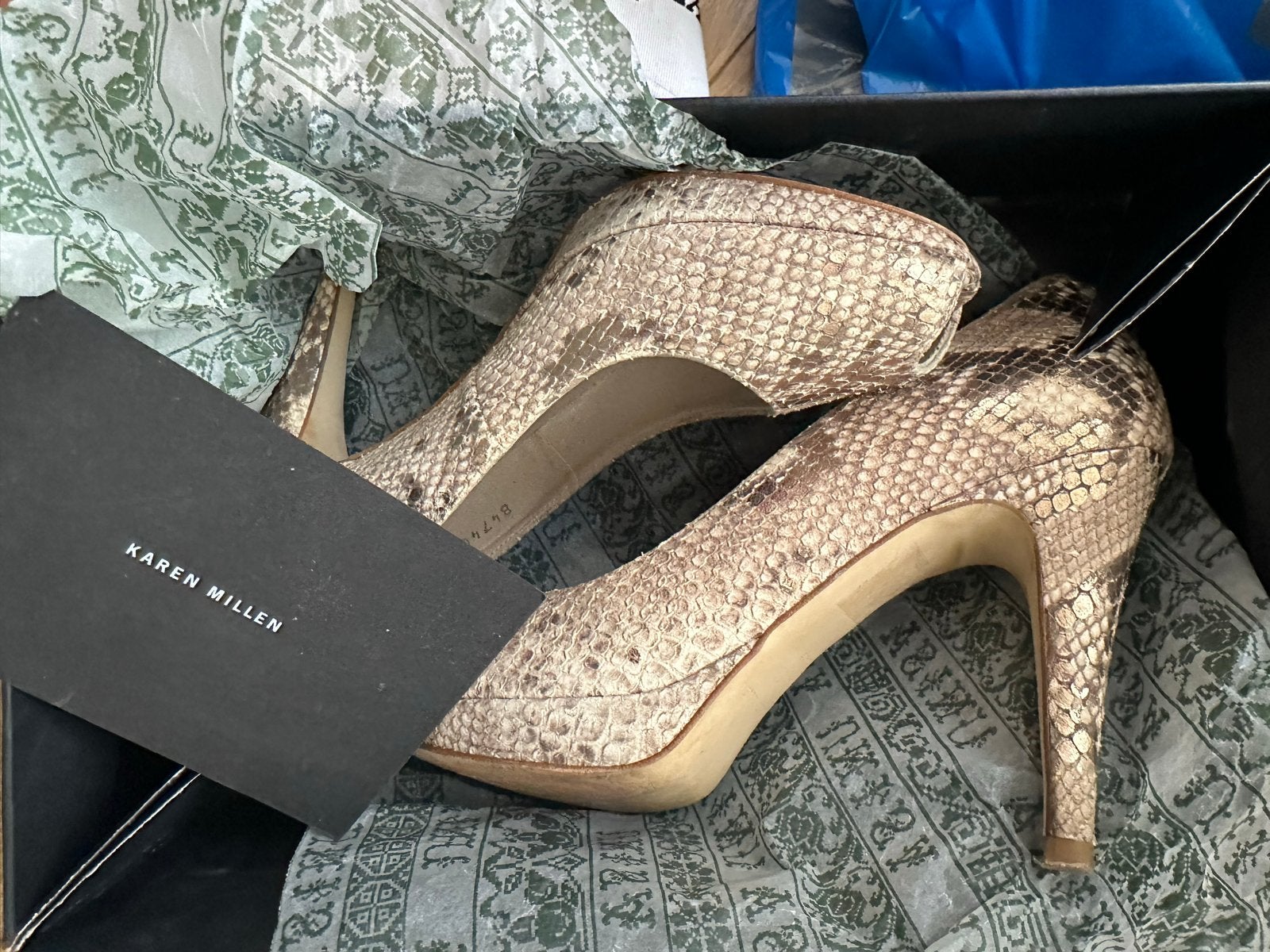 Karen Millen Pumps met slangenprint - Maat 38, Ophalen of Verzenden, Zo goed als nieuw, Overige kleuren, Pumps