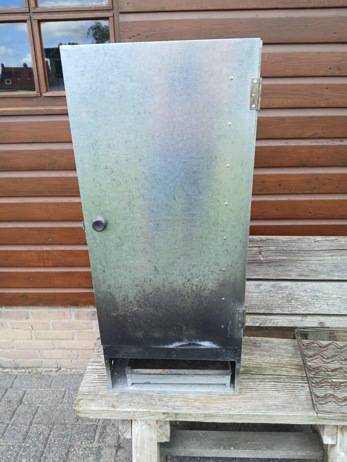 Rookkast met rekjes voor liggend roken, Ophalen, Gebruikt, Onbekend