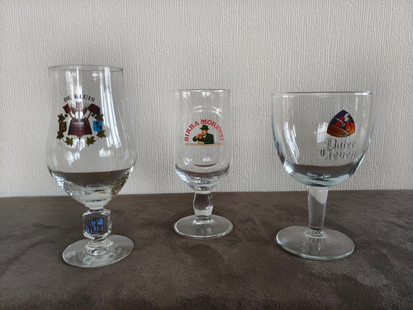 Bierglazen op voet: Moretti, Hoegaarden en Lieven, Ophalen of Verzenden, Zo goed als nieuw, Bierglas