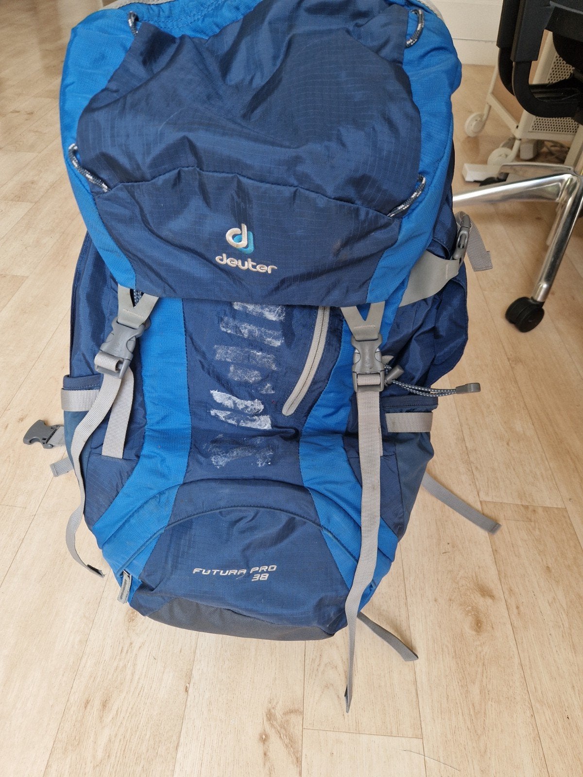 Deuter Futura Pro 38L Rugzak - Ideaal voor Trekking, Gebruikt, 25 tot 40 cm, Waterdicht, 60 cm of meer
