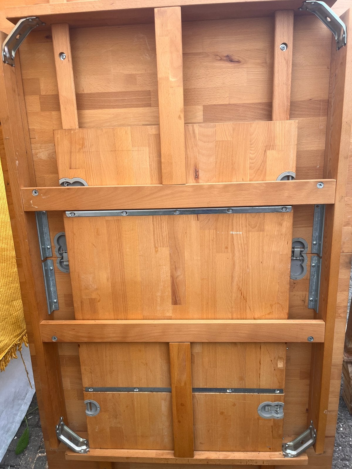 Foto 3 van Uitschuifbare IKEA eettafel voor 6 tot 8 personen