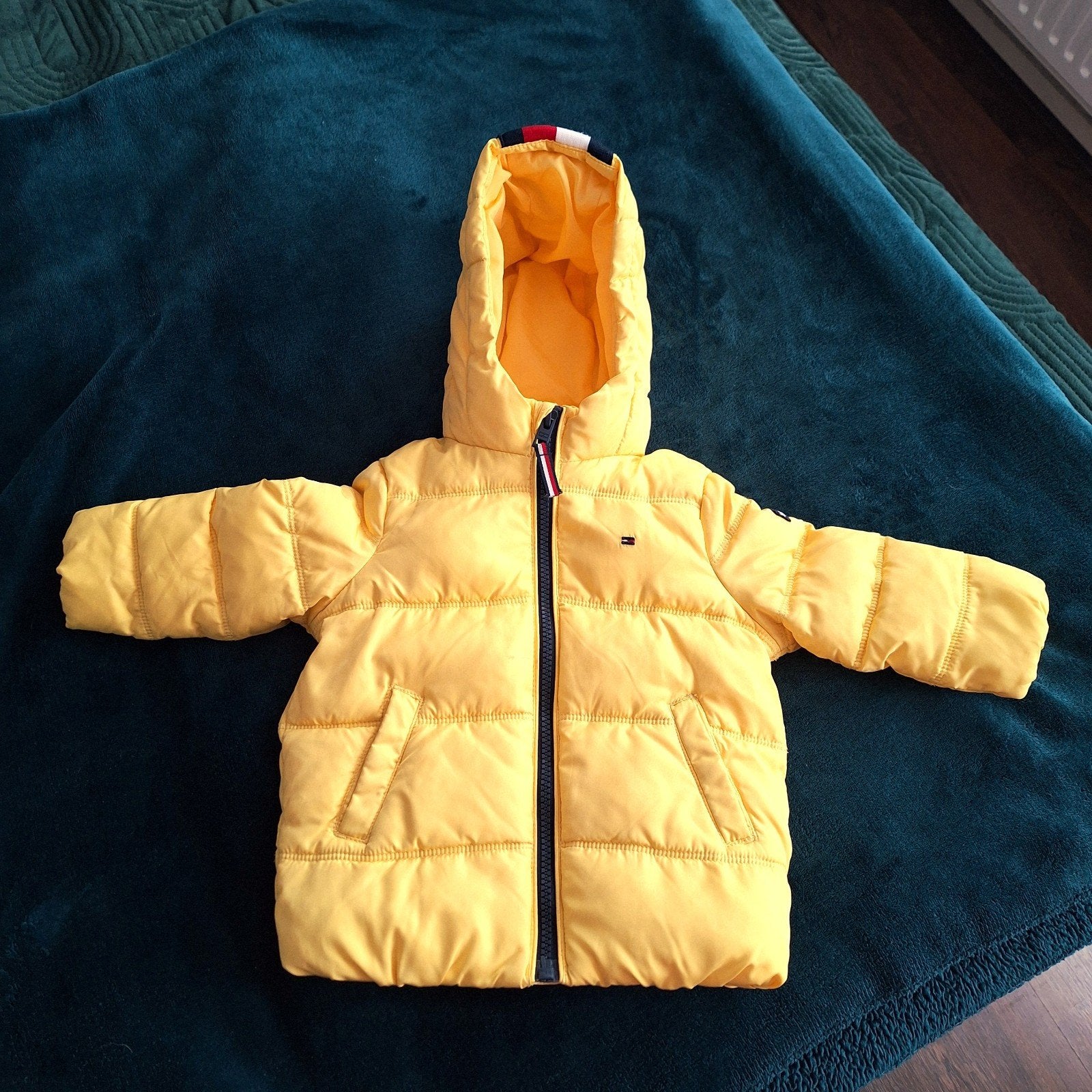 Tommy Hilfiger Winterjas Maat 74 - Zo goed als nieuw, Jongetje of Meisje, Ophalen of Verzenden, Jasje, Tommy Hilfiger