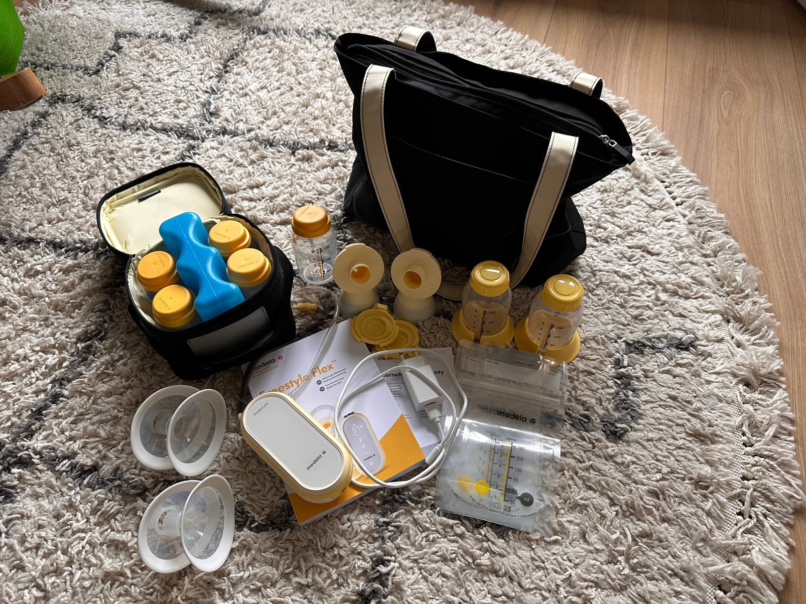 Medela Freestyle borstkolf complete set + extra’s, Kinderen en Baby's, Medela, Borstkolf, Ophalen of Verzenden, Zo goed als nieuw