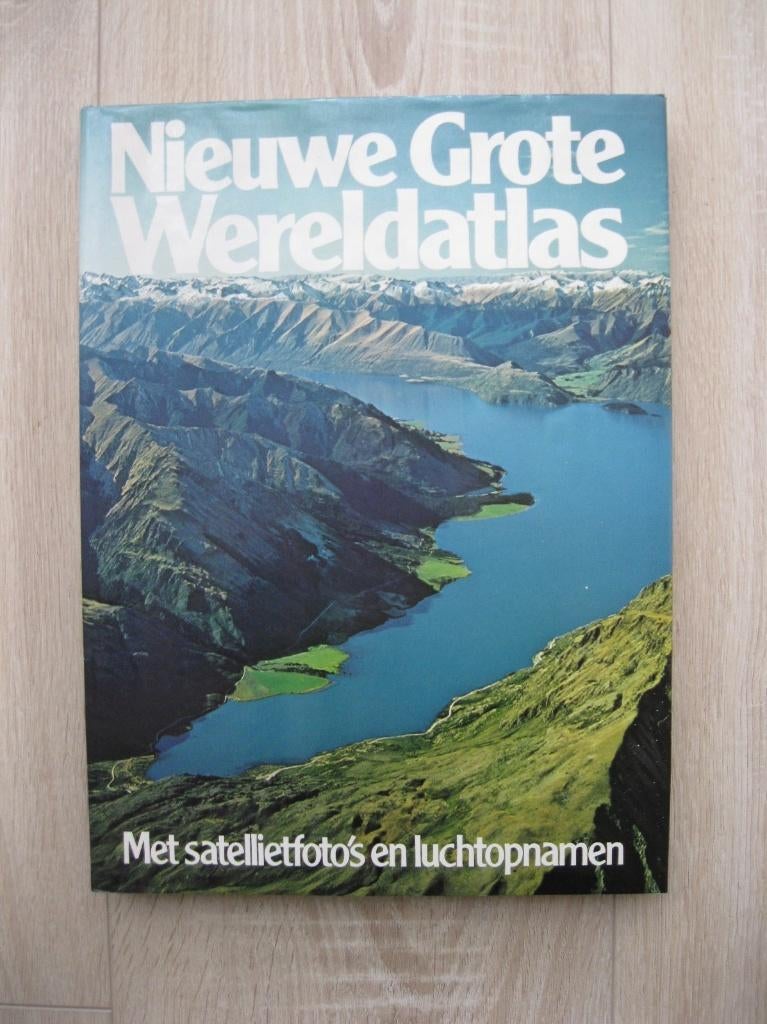 NIEUWE GROTE WERELDATLAS ZGAN  MET SATELIETFOTO'S, Boeken, Verzenden, Elsevier, Overige niveaus, Aardrijkskunde