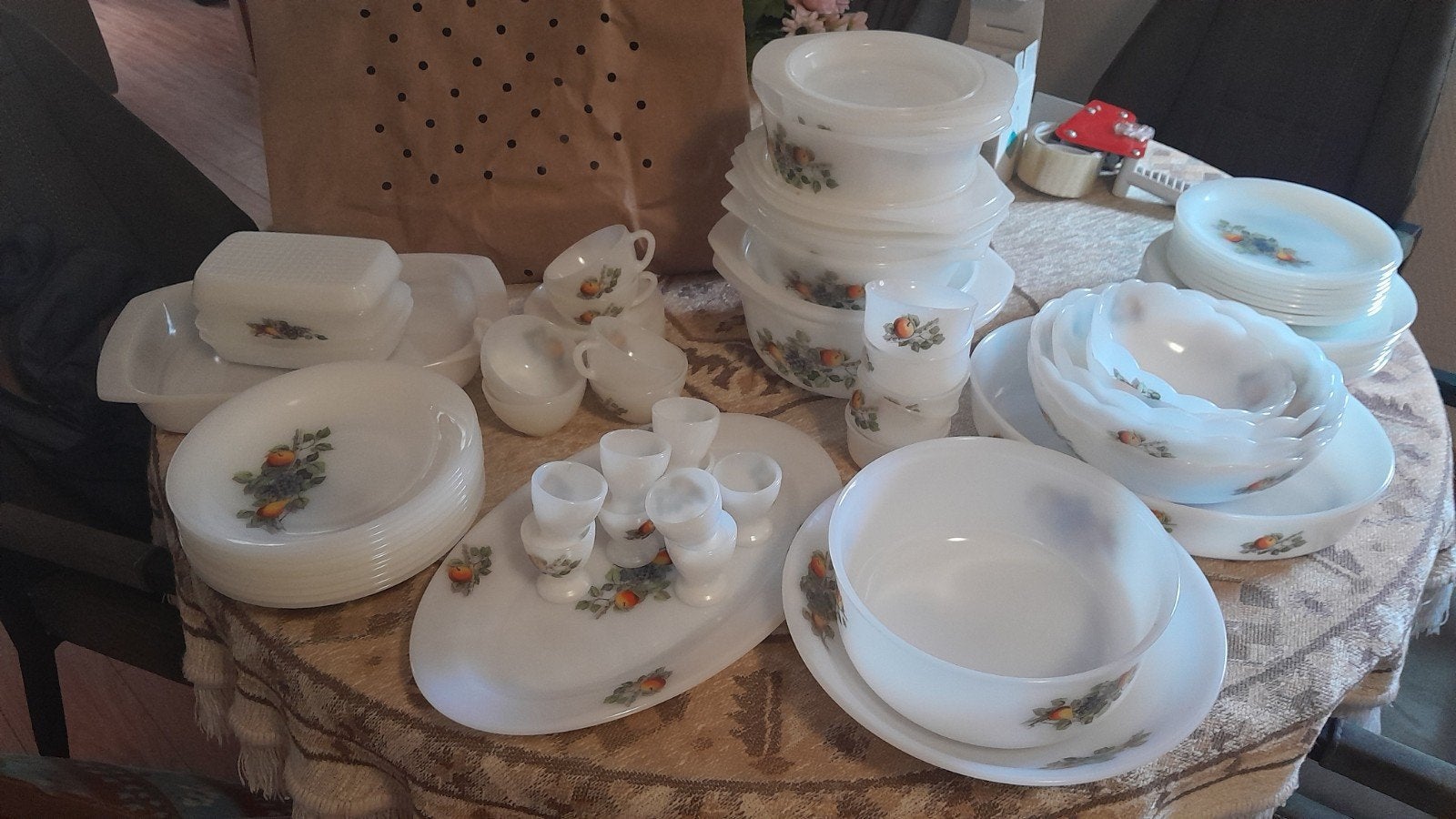 Vintage Arcopal France servies met fruitmotief, Ophalen