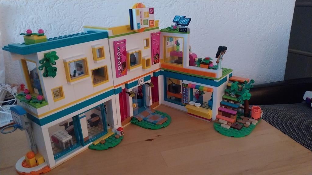 Lego Friends school en winkel, Kinderen en Baby's, Speelgoed | Duplo en Lego, Ophalen of Verzenden, Zo goed als nieuw