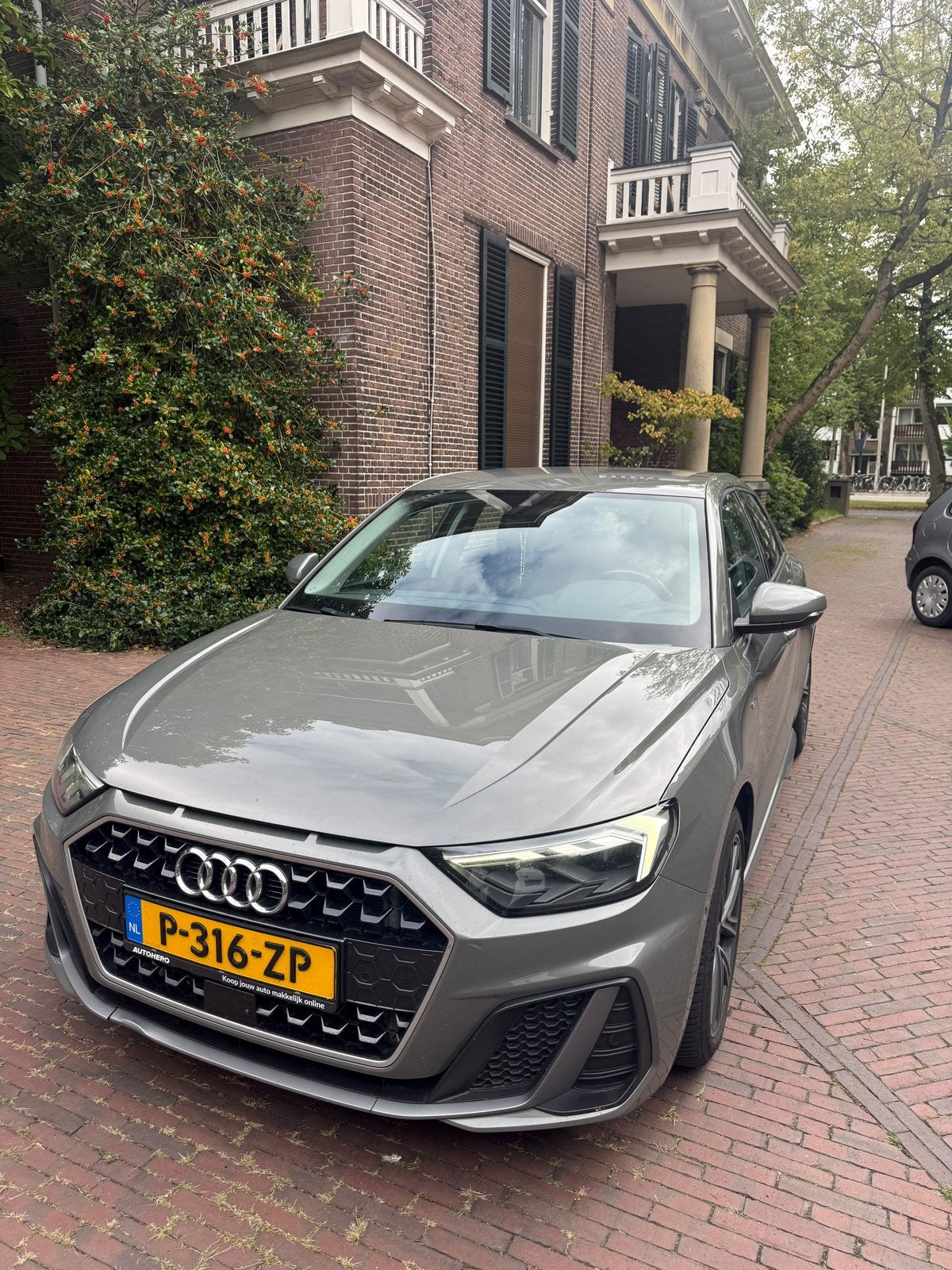 Audi A1 30 Tfsi 116pk S Tronic 2019 Grijs, Auto's, A1, Zwart, 49 €/maand, Leder