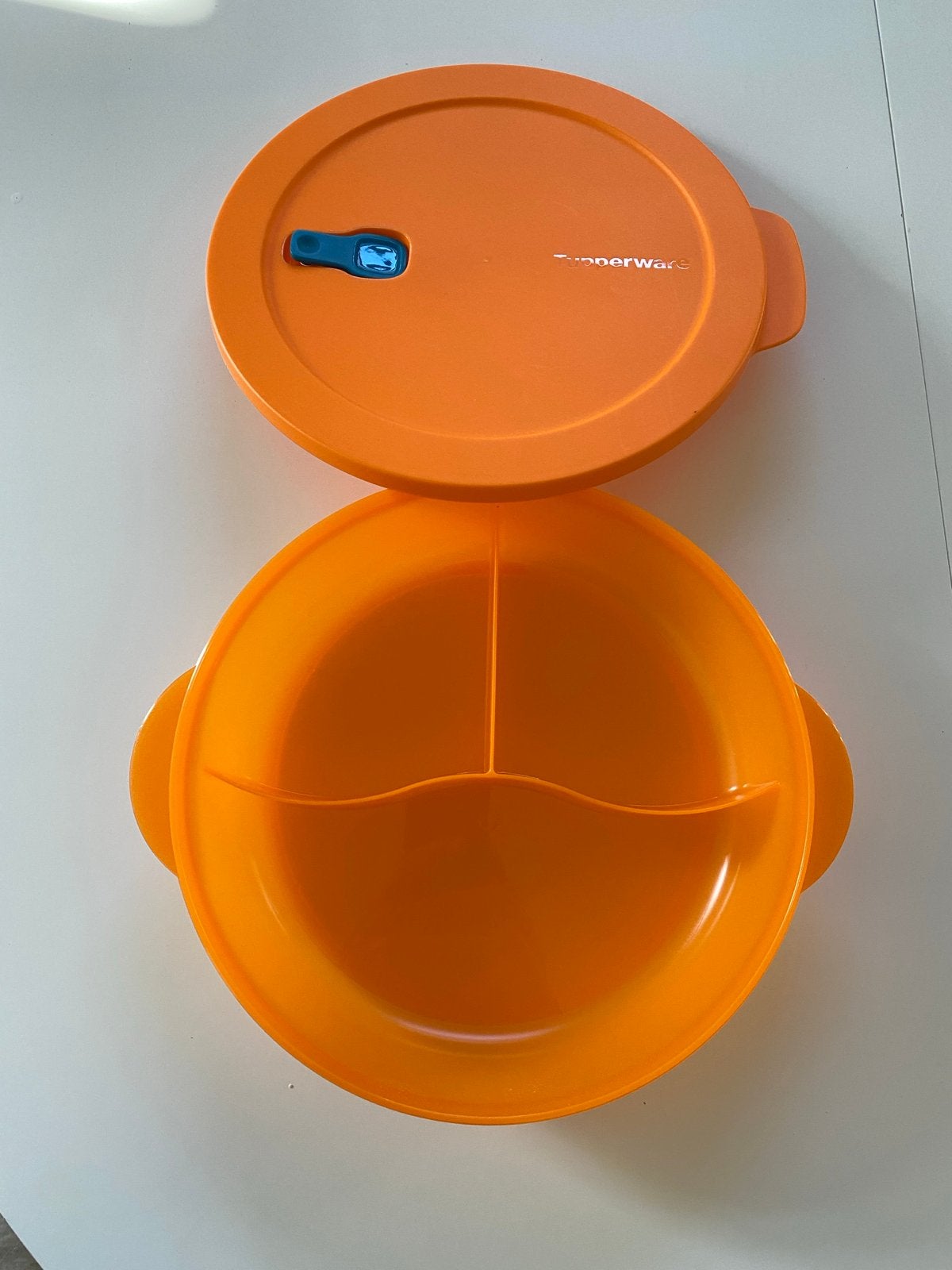 Tupperware Oranje Schaal met Drie Vakken en Deksel, Huis en Inrichting, Keuken | Tupperware, Gebruikt, Schaal, Oranje, Ophalen of Verzenden