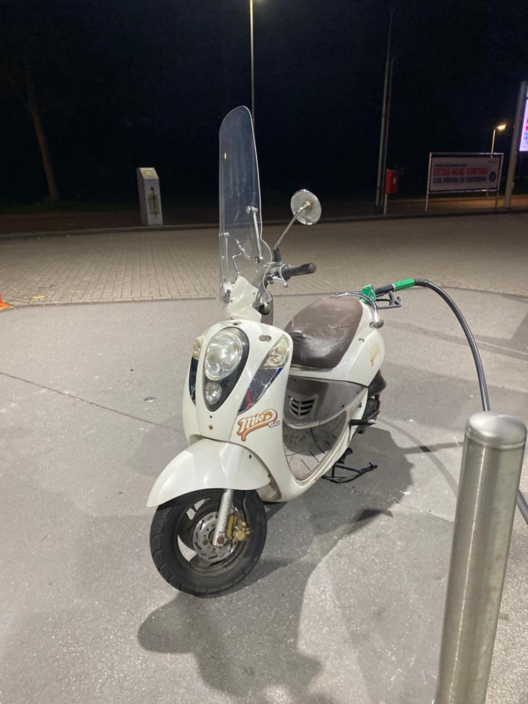 Sym mio 50 - 2011, Fietsen en Brommers, Snorfietsen en Snorscooters, Gebruikt, SYM, Benzine, Ophalen
