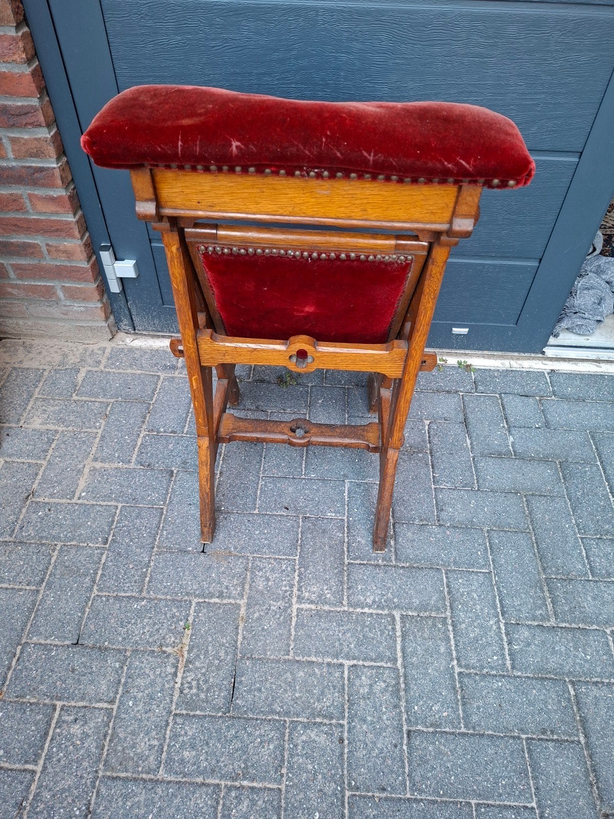 Antieke bidstoel met rood fluweel, Antiek en Kunst, Ophalen