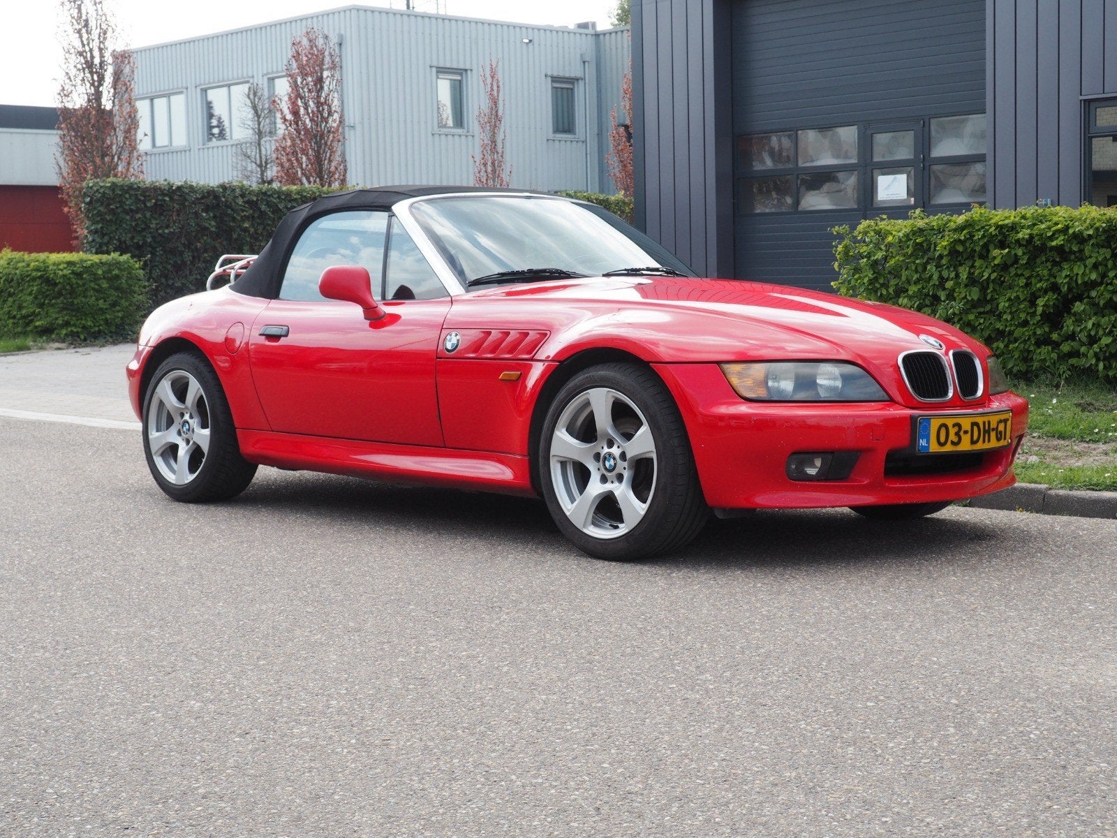 BMW Z3 1.9 Roadster 1997 Rood - nieuwe APK, Auto's, Zwart, 4 cilinders, Cabriolet, Leder