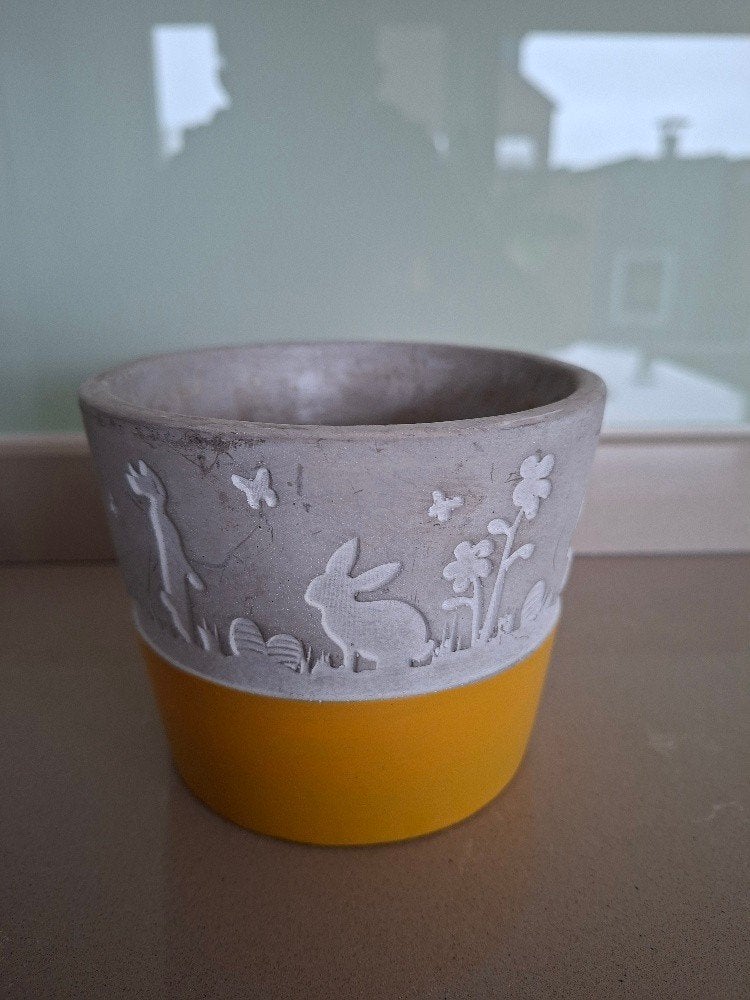 bloempot /reliëf met Paasthema, Rond, Ophalen of Verzenden, Aardewerk, Minder dan 40 cm