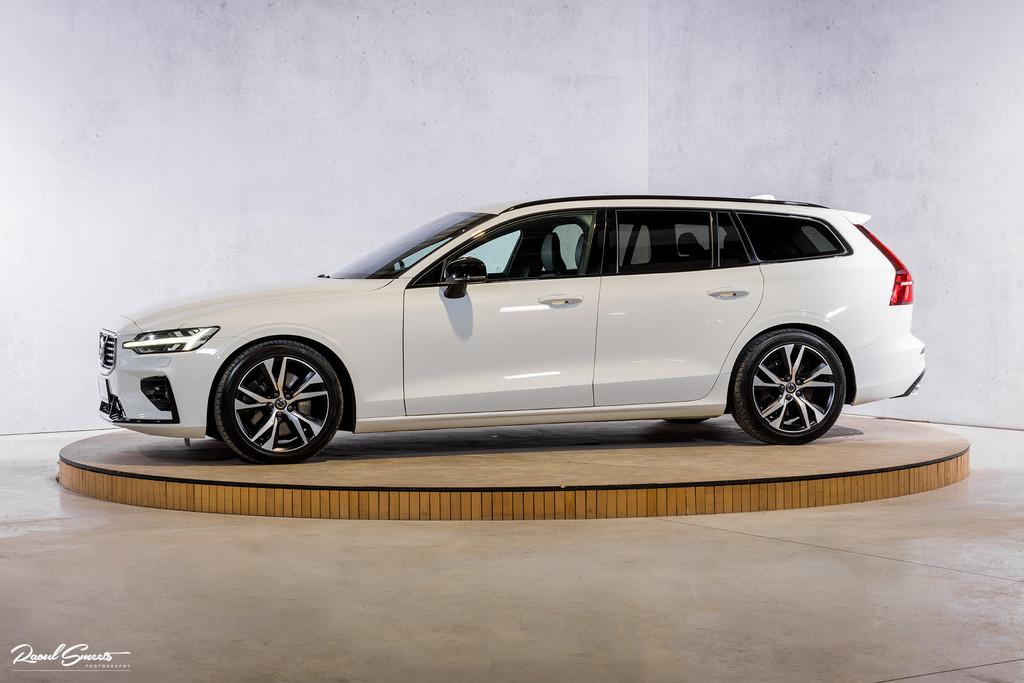 Volvo V60 2.0 T5 R-Design | Zwenkbare trekhaak | Memory | Cr, 12 maanden, 15 km/l, Zwart, 4 cilinders