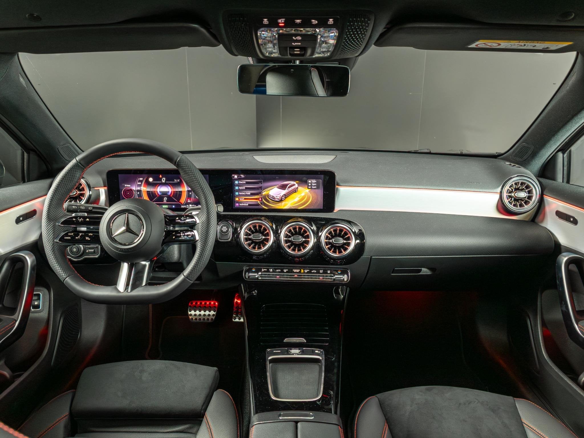Mercedes-Benz A-Klasse Hatchback 250 e Business Solution AMG, Auto's, Mercedes-Benz, Dealer onderhouden, 4 cilinders, 163 pk, Bedrijf