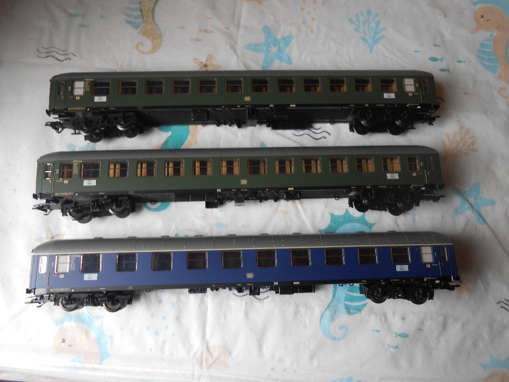 Märklin 43910 1x en 43920 2x, personentrein DB, Wisselstroom, Treinset, Verzenden, Zo goed als nieuw