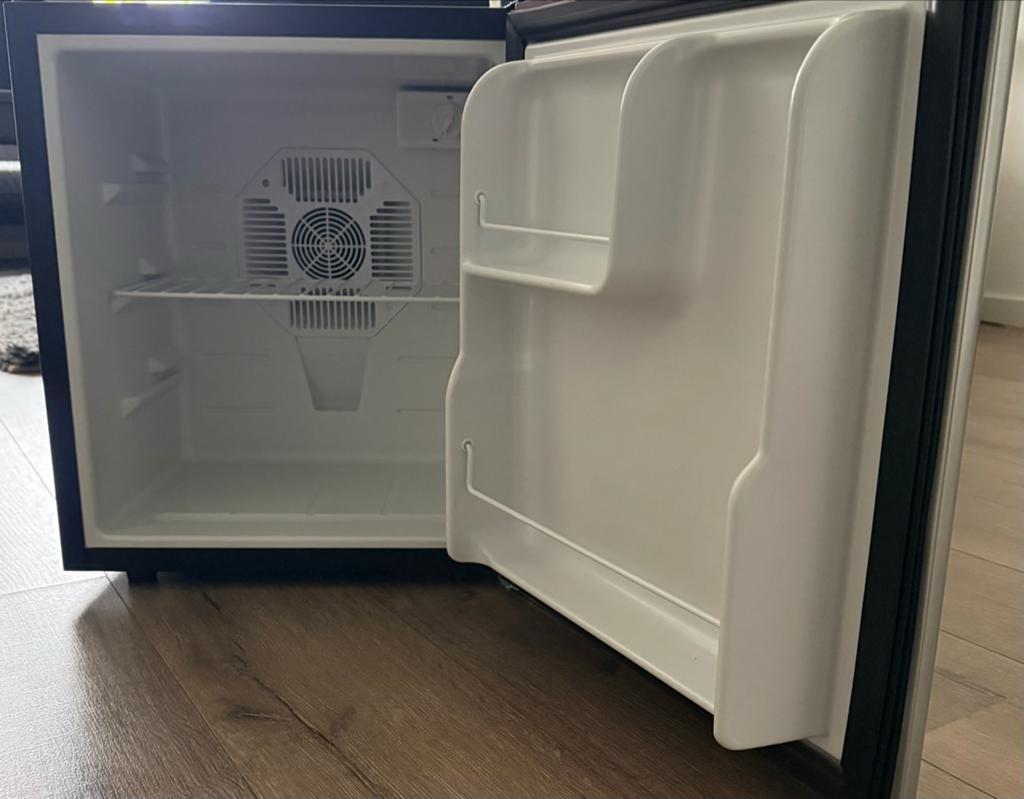 Cuisinier Minibar Koelkast - Compact en Stil, Ophalen, Zonder vriesvak, Minder dan 45 cm, Minder dan 85 cm