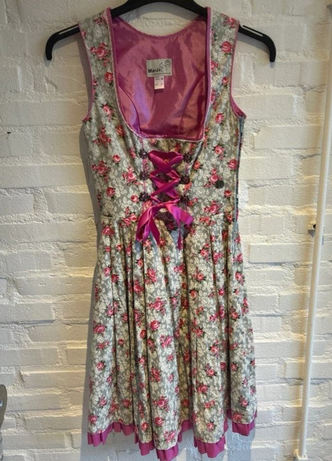 Dirndl met bloemenprint en roze accenten van MarJo, Maat 38/40 (M), Ophalen of Verzenden, Zo goed als nieuw, Roze