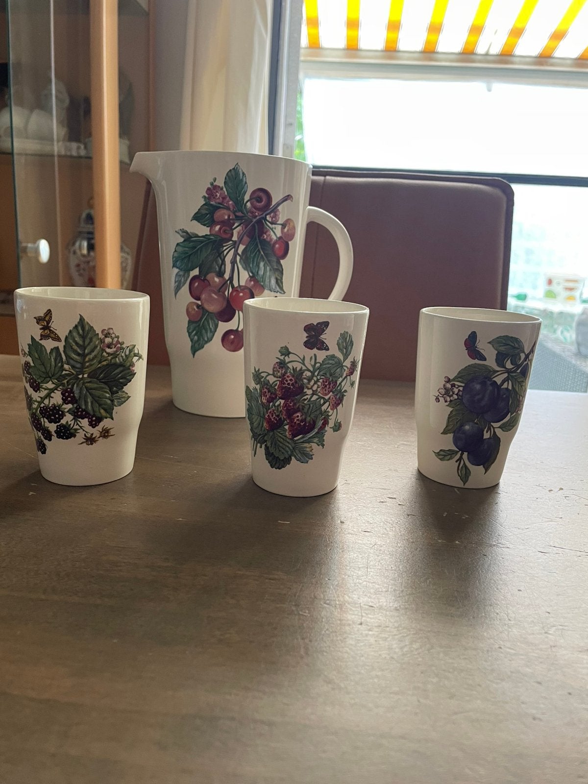 Melkkan + 3 mokken, Villeroy & Boch Luxembourg, Ophalen of Verzenden, Zo goed als nieuw, Overige stijlen, Kop(pen) en/of Schotel(s)