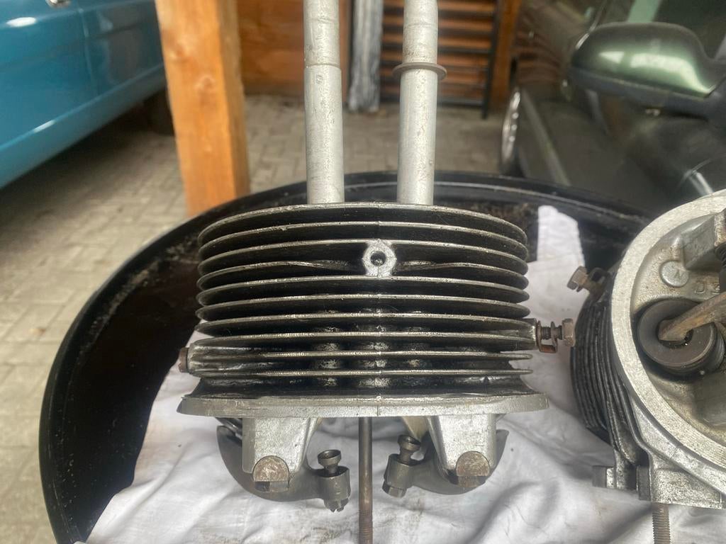 Cilinderkoppen 18pk voor liggend spruitstuk 2CV, Auto-onderdelen, Ophalen of Verzenden, Gebruikt, Citroën