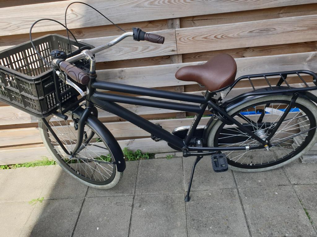 24 inch jongensfiets zwart zgan met krat, Ophalen, Zo goed als nieuw, 24 inch