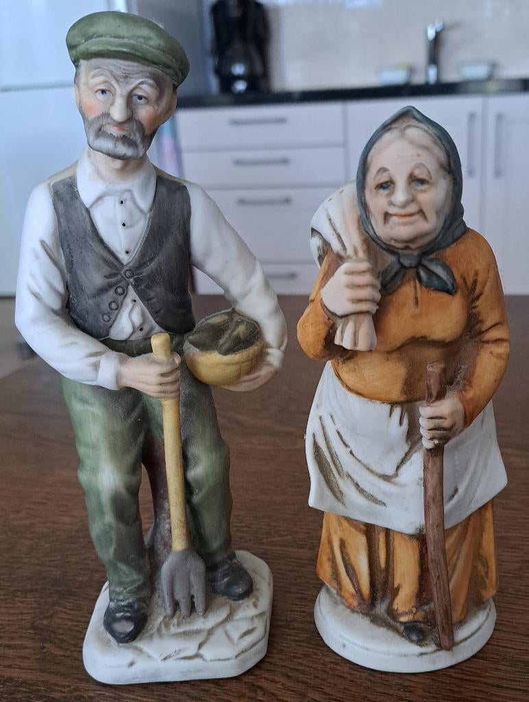Twee BEELDJES, opa en oma    (zo goed als nieuw), Ophalen of Verzenden, Zo goed als nieuw, Dier