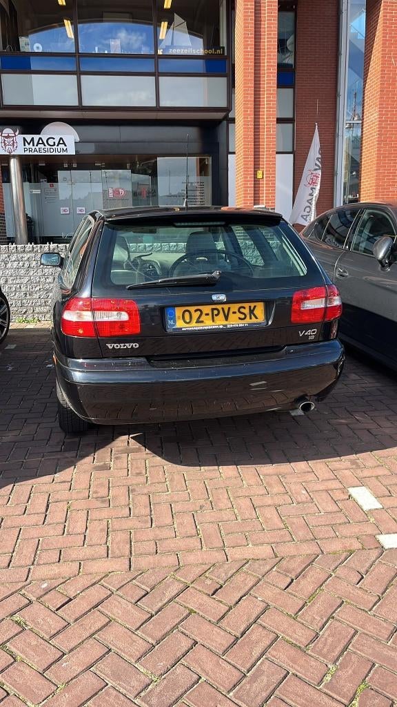 Volvo V40 1.8 2005 Zwart, Auto's, Volvo, Stof, Beige, 4 cilinders, 1783 cc