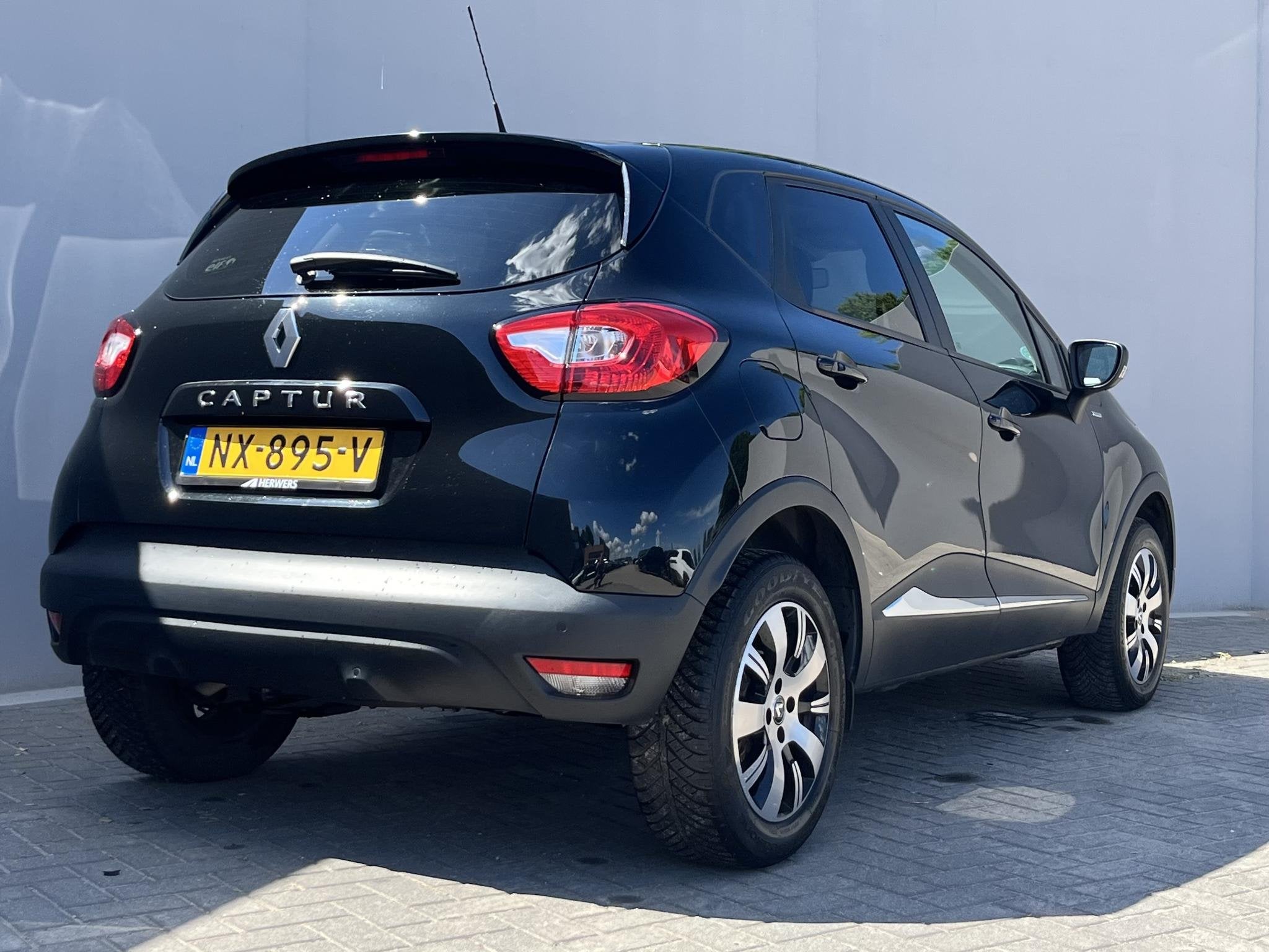 Renault Captur TCe 90 Limited / LED-Verlichting / Bluetooth, Voorwielaandrijving, 898 cc, Stof, Gebruikt