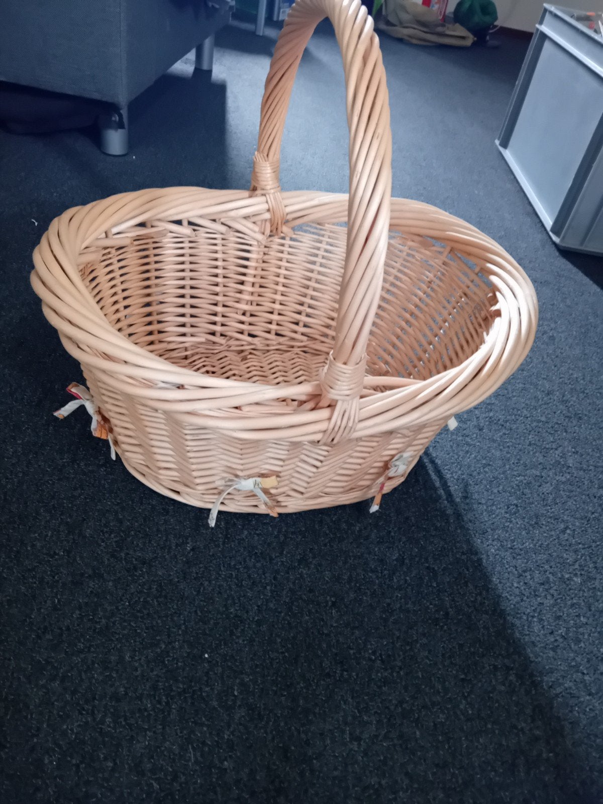 Rieten Mand met Feestelijke Strikjes, Ophalen, Gevlochten, Mand, Zo goed als nieuw
