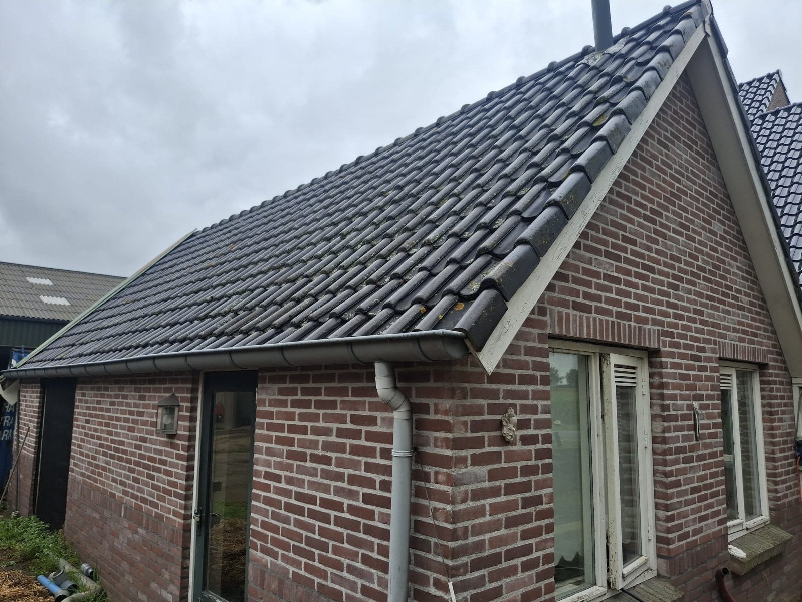 Dakpannen  J. Meuwissen - de Valk -Echt Holland, Ophalen, Gebruikt, Steen of Klei, Zwart