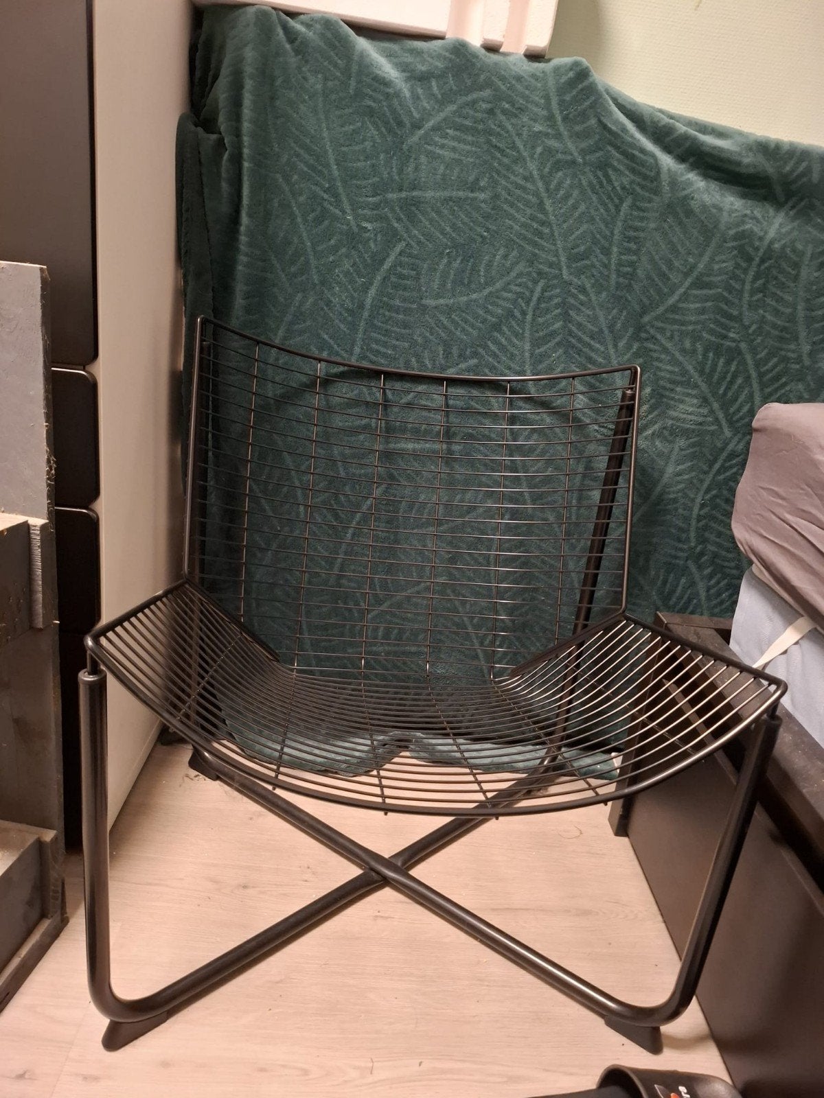 Zwarte metalen design stoel, Ikea Skålboda, Huis en Inrichting, Stoelen, Ophalen, Modern design, Zwart, Zo goed als nieuw