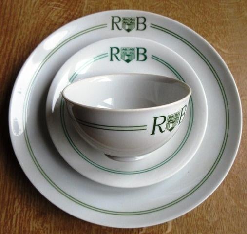 Rotterdamsche Bank servies logo set kop en schotel bordje, Ophalen of Verzenden, Gebruikt, Gebruiksvoorwerp