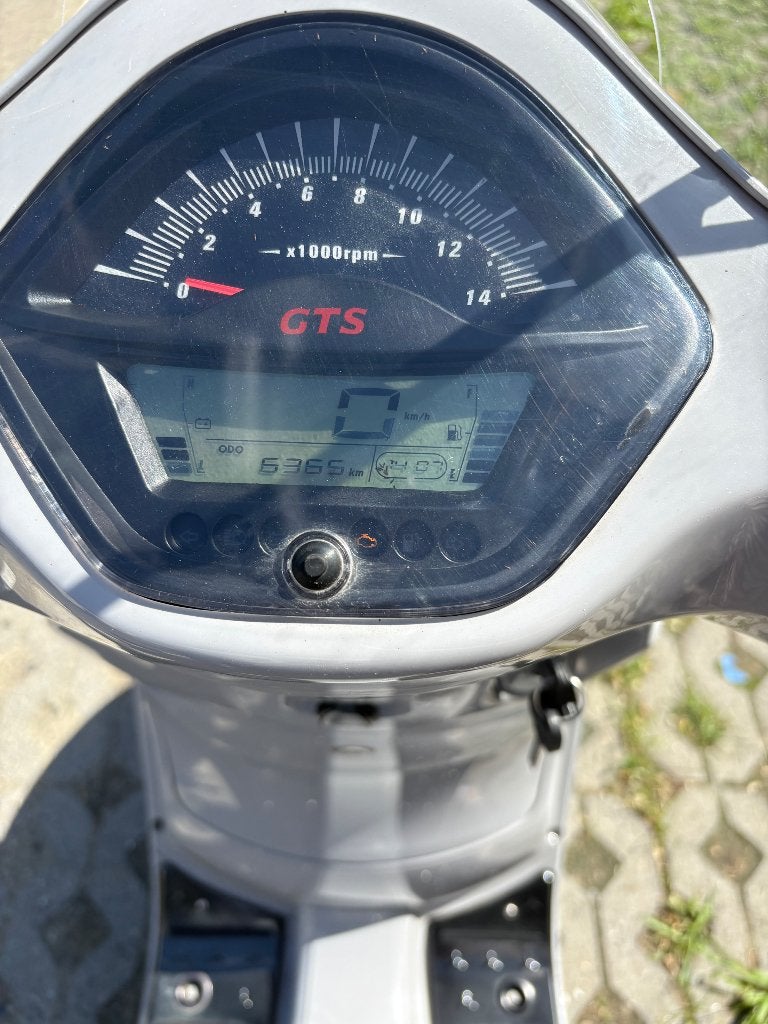Foto 4 van GTS Toscana Dynamic bromscooter