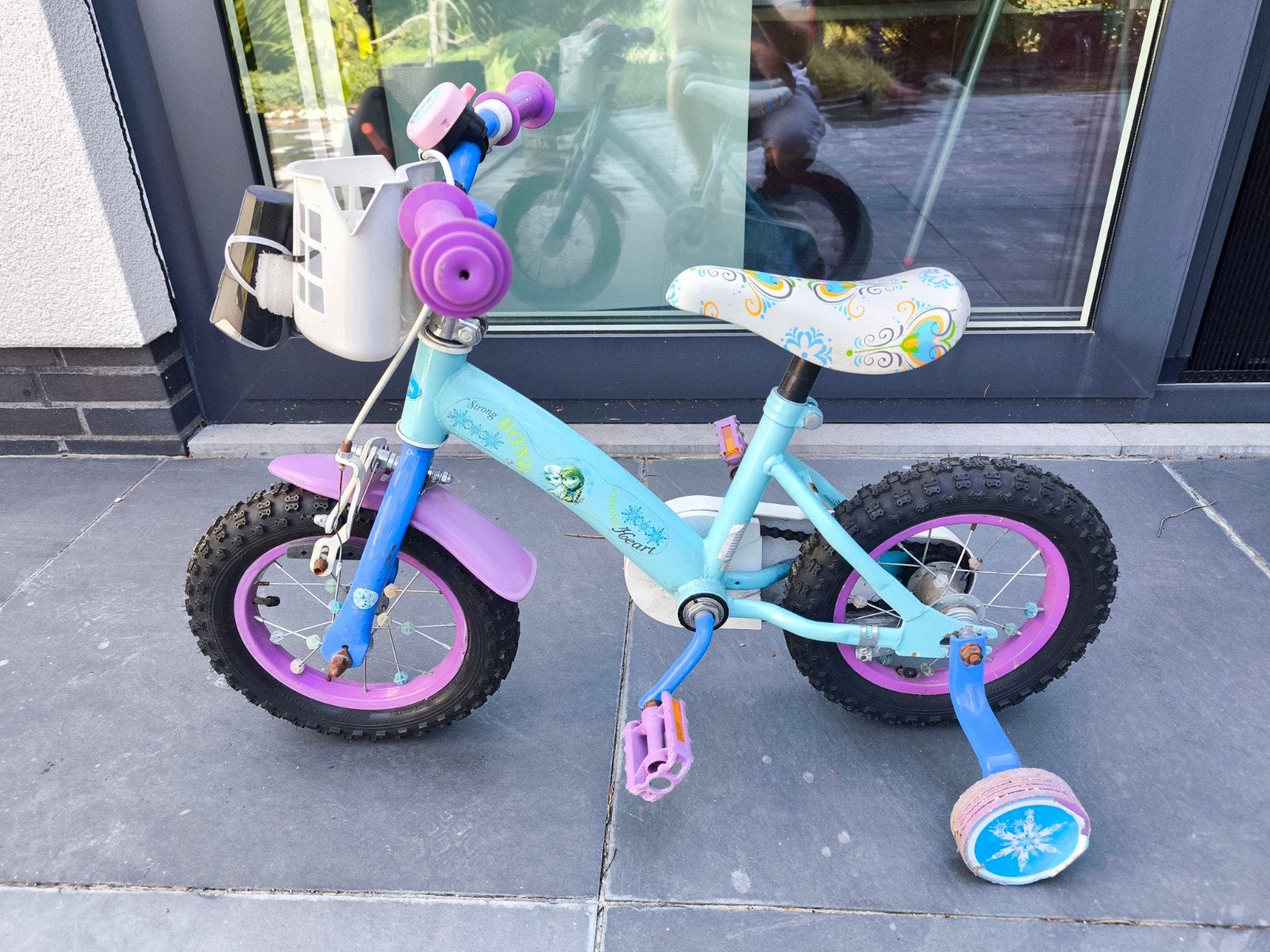 Kinderfiets 12 inch met zijwieltjes - Blauw/Roze nieuwe wiel, Fietsen en Brommers, Fietsen | Kinderfietsjes, Ophalen