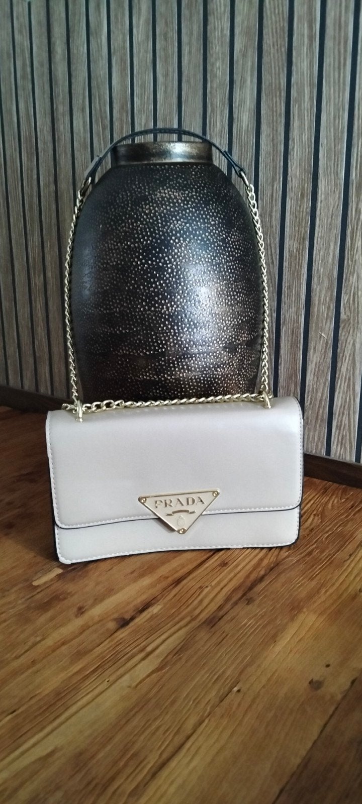Prada Schoudertas - Klassiek en Ongebruikt, Ophalen of Verzenden, Nieuw, Beige, Schoudertasje