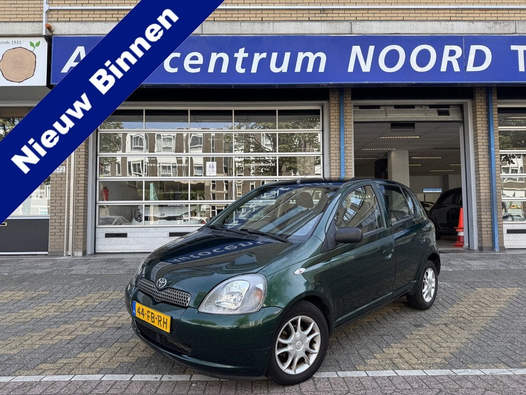 Toyota Yaris 1.0-16V VVT-i Luna NAP INRUILKOOPJE MEENEEMPRIJ, Auto's, Oldtimers, Voorwielaandrijving, Stof, Zwart, Startonderbreker
