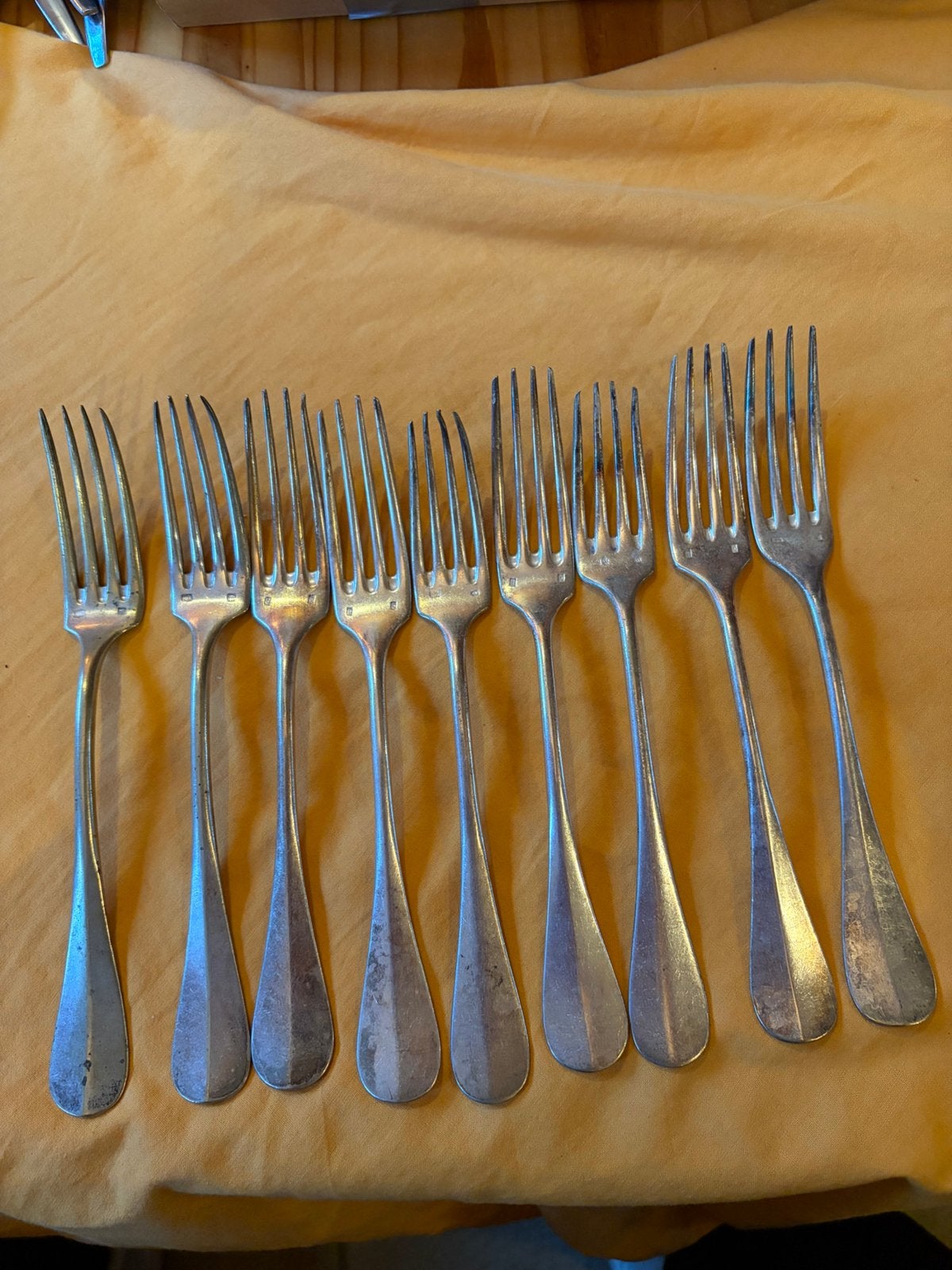7 vorken tekens op foto en 2 vorken met tekst la menagere, Ophalen of Verzenden