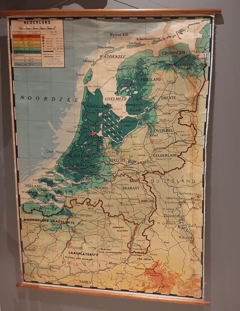 Oude schoolkaart van Nederland  op linnen doek, Verzenden, Aardrijkskunde