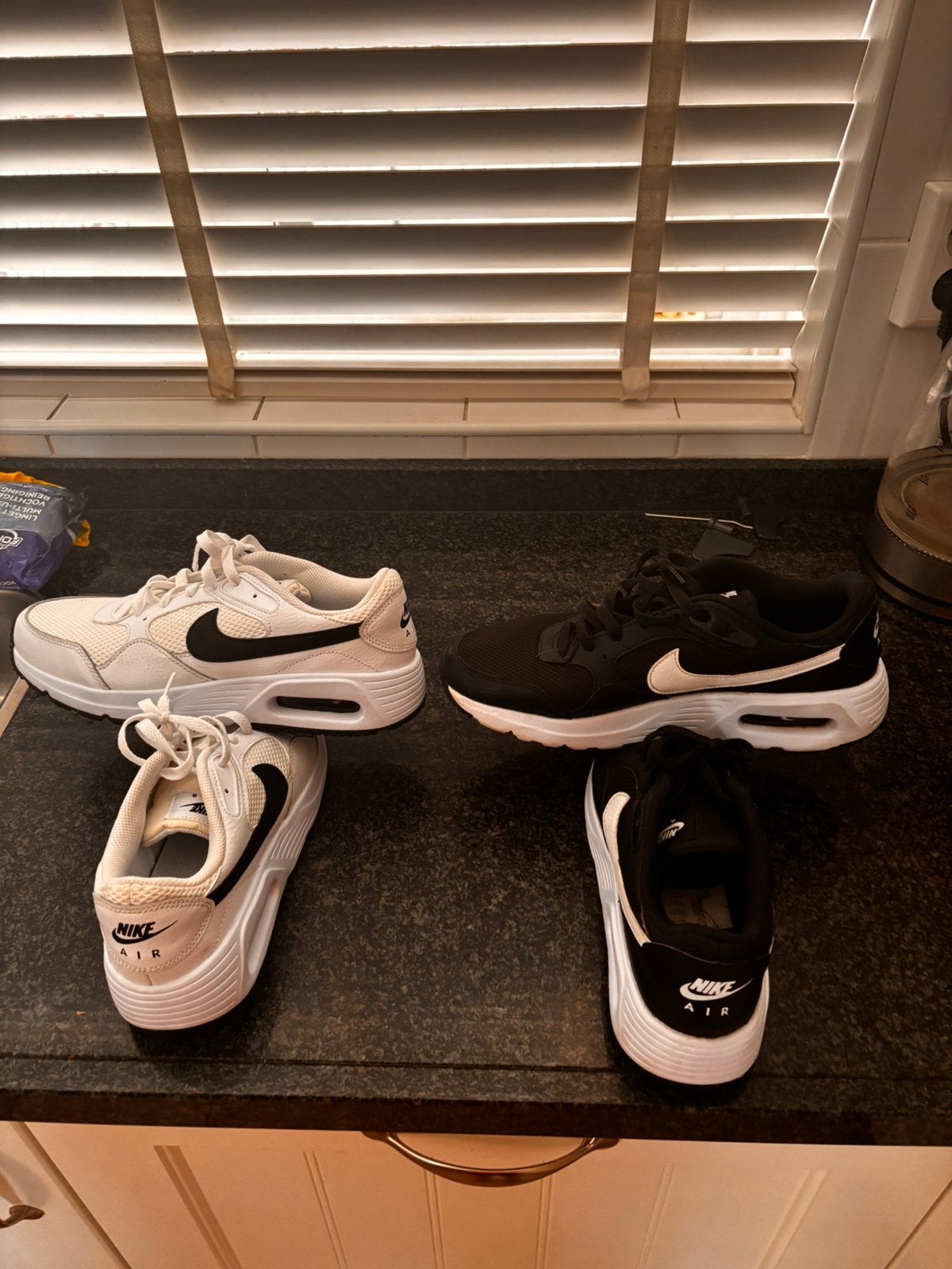 Te koop Nike Air maat 42,5, Ophalen, Zo goed als nieuw, Wit