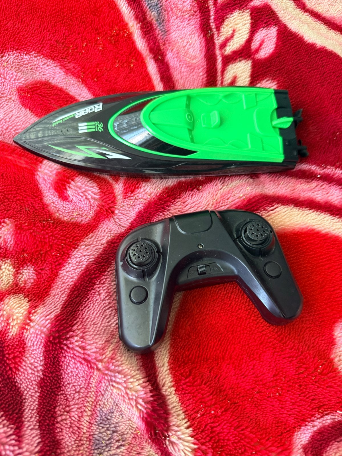 Bestuurbare boot met afstandsbediening - RC boot, Ophalen of Verzenden, Gebruikt