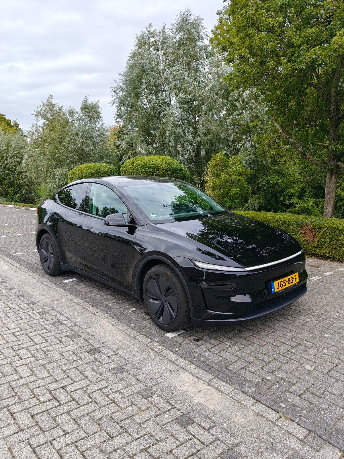 Tesla Model Y | Premium| Nap | 60kWh | LFP