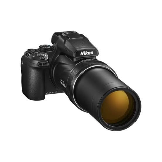 Nikon p1100 met twee extra batterijen+ oplader